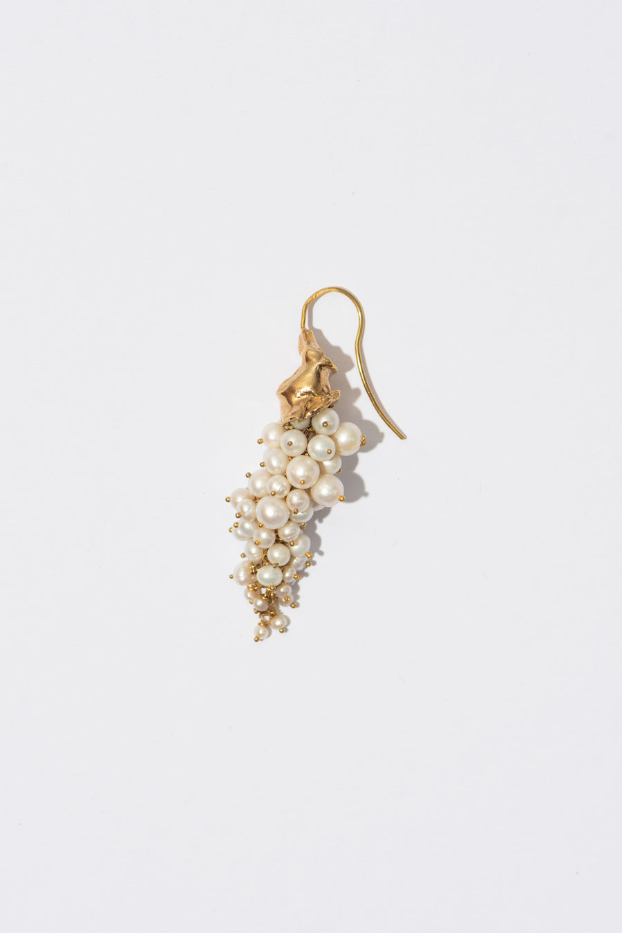 The Draping Grapes Pearl Earring | Single